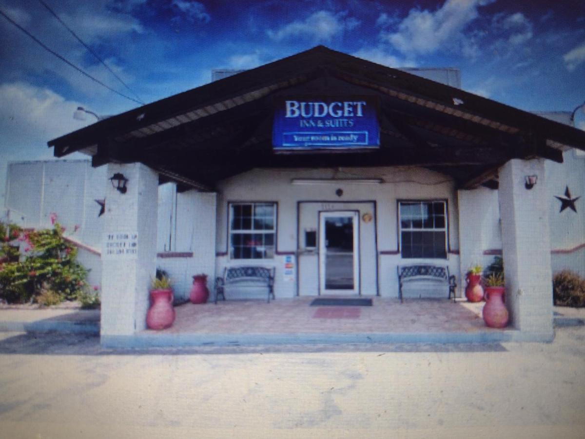 Budget Inn & Suites -Super-Ice Cold Spotless Rooms- Door-To-Door Lit Parking & Lowest Price Plus Hbo Max,Spanish Tv, Internet Free!! Freer Bagian luar foto