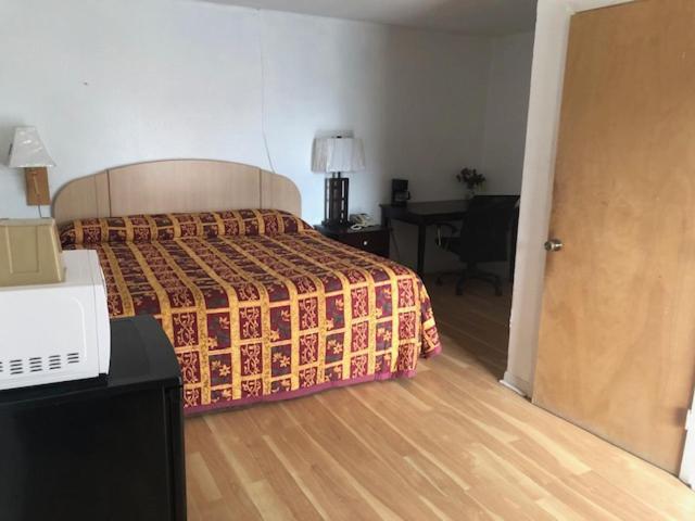 Budget Inn & Suites -Super-Ice Cold Spotless Rooms- Door-To-Door Lit Parking & Lowest Price Plus Hbo Max,Spanish Tv, Internet Free!! Freer Bagian luar foto