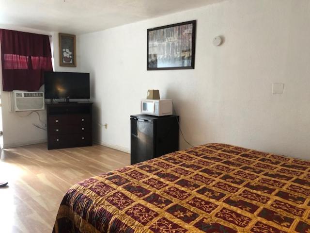 Budget Inn & Suites -Super-Ice Cold Spotless Rooms- Door-To-Door Lit Parking & Lowest Price Plus Hbo Max,Spanish Tv, Internet Free!! Freer Bagian luar foto